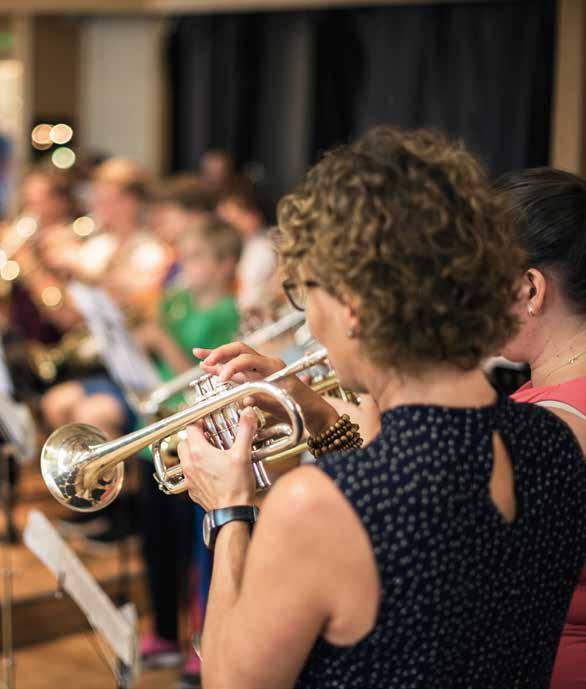 2019 Välkommen till en vecka fylld av blåsmusik! Deltagarna får möjlighet att spela olika musikstilar i både kammarmusik och orkesterspel.