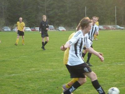 FLYGANDE START FÖR HGIF 2011-04-22 10:16 HGIF fick en flygande start på säsongen 2011 när man igår i seriepremiären besegrade Skede IF med 4-0 på.