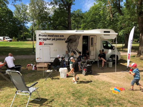 NATIONALDAGSFIRANDE På nationaldagen hade medlemskretsen i Norrköping och Unga Byggare Öst bokat in Byggnadsbussen för att