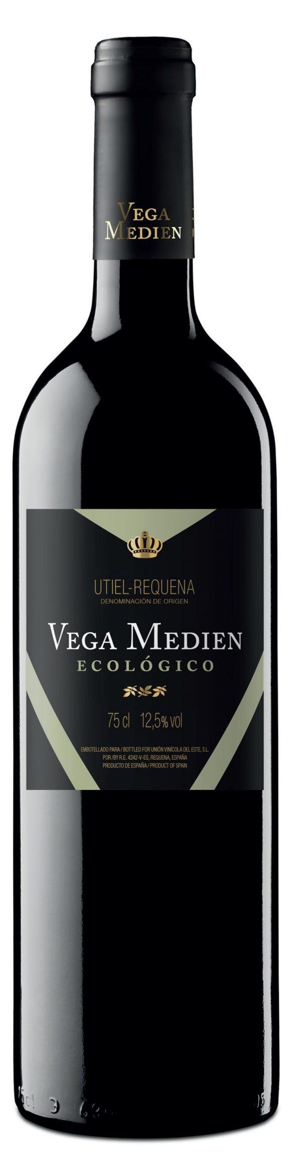 Segura Viudas Vega Medien Organic Tinto 2016 Valencia, Spanien Mjukt och fruktdrivet vin med smak av mörka bär såväl såsom björnbär, blåbär och körsbär. Mjuka tanniner och ett fruktigt avslut.