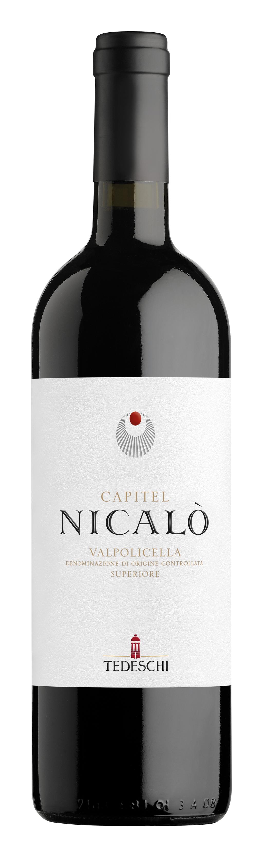 Tedeschi Capitel Nicalò Appassimento 2016 Valpolicella, Italien Vinet har en stor doft med aromer av svarta vinbär, mörka körsbär, ek, tobak och örter.