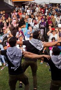 Kramar och leenden på kulturdagen på Näsby Mamma Måd slog an tonen på Kulturdagen i Gamlegårdsparken, i slutet av augusti, när hon sjöng: Give me five, give me ten, du ska alltid va min vän!
