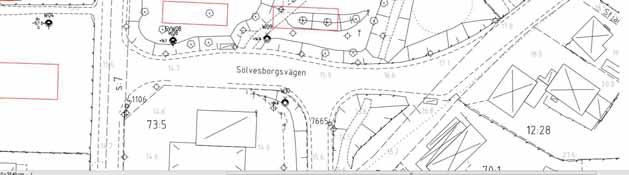 Den geotekniska undersökningen visar att marken i Kungsparken i allmänhet består av ca 0,2 1,9 m ytjord med organiskt innehåll som vilar på ca 1,5 5,6 m sand, silt och lera i oregelbunden växlande