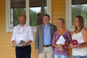 2018-08-23 Guldklövern 2014 Guldklövern 2014 Västanviks Samfällighetsförening Familjen Axelsson och Västanviks Samfällighet har tilldelats Guldklövern 2014.