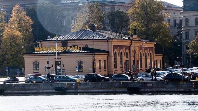 Vackra Tullhuset från 1876, hamnmagasinen mm - mitt i kedjan som visar olika sidor av det