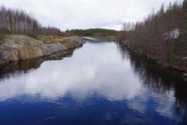 Ån är därför helt torrlagd från Klingerselet ned till utloppet från kraftverket.