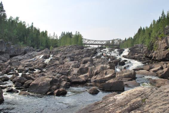 Området runt vattenfallet dominerades av häll och området innan utloppet i Ångermanälven dominerades av stora block. Ett fantastiskt mäktigt område.