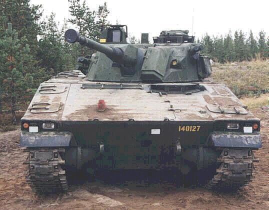 CV90 requirements for Sweden Strf 9040 Seven requirements had special priority: 1. Extreme mobility in severe terrain 2. Effective against armoured targets 3.