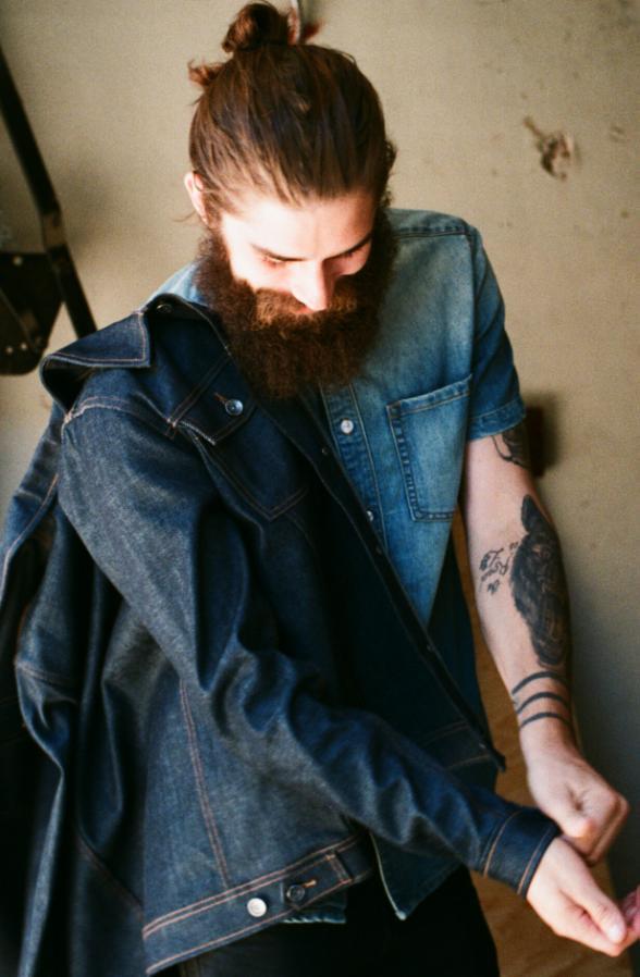 WeSC AB (publ) (WeSC) 2/12 VERKSAMHETEN I KORTHET WeSC designar, marknadsför och säljer kläder och accessoarer inom segmentet premium streetwear på den internationella marknaden under varumärket WeSC