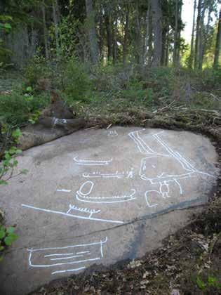 1 fotsula, 1 cirkelfigur och ca 8 fragment.