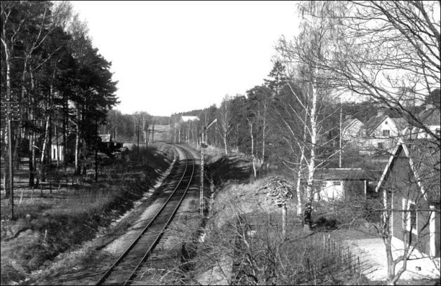 Omkring 1928 byggdes ett motorvagnsstall med ett spår intill verkstaden. Mellan stallet och huvudspåret uppfördes en byggnad utan spår för landsvägsbussar och målarverkstad.
