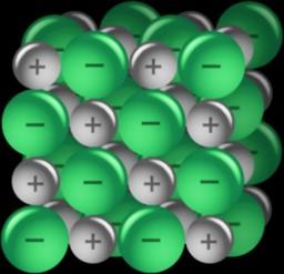 Natriumatomen har 11 elektroner, varav 2 i det innersta skalet, 8 i det mellersta och 1 valenselektron i det yttersta skalet.