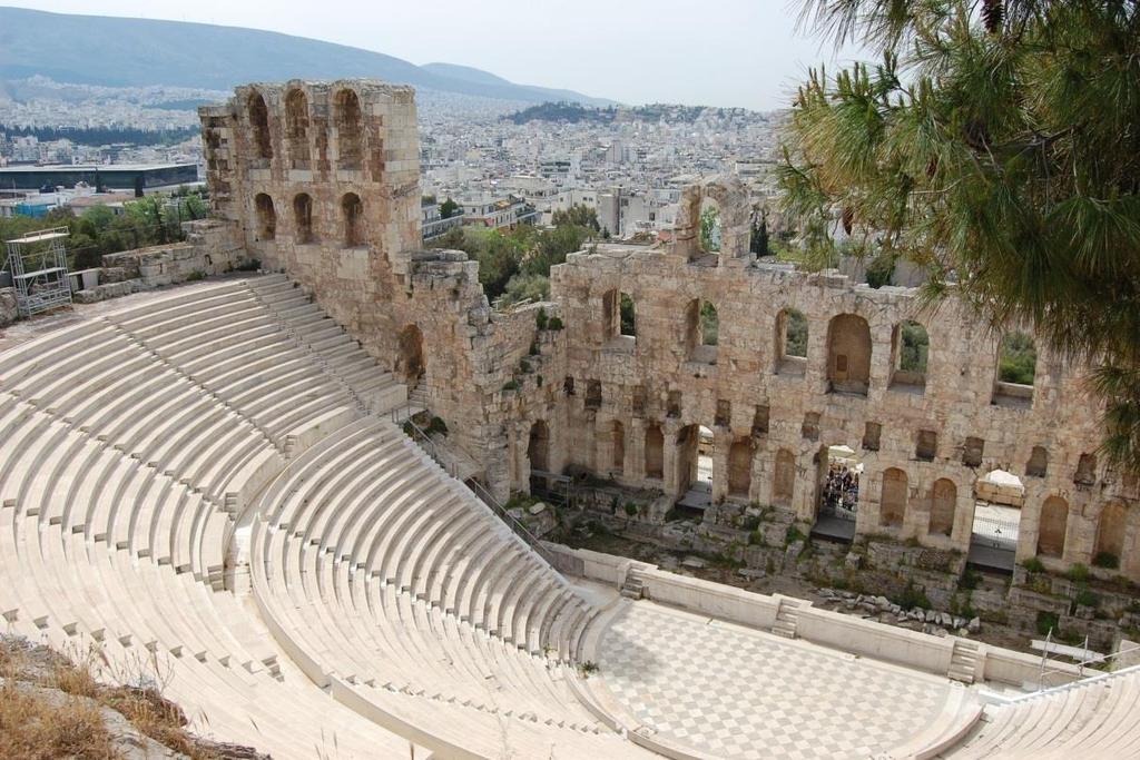 Herodes Atticus Odeion (byggnad för musikaliska framföranden) uppfördes i Aten under 160- talet e.kr.