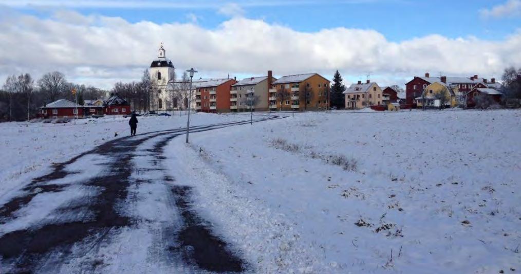 En gång- och cykelförbindelse finns även i Falkgränds förlängning för passage österut över Åsenvägen till Museigatan och Skogsstigen. Gång- och cykelväg mellan Falkgränd och Säters stadskärna.