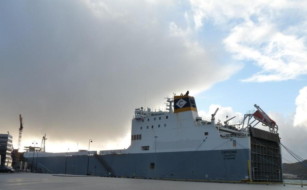 Hon är byggd i Japan 2011 för belgiska Cobelfret och har tidigare varit på lång timecharter till Stena Line. Nu var hon på charter till italienska krigsmakten.