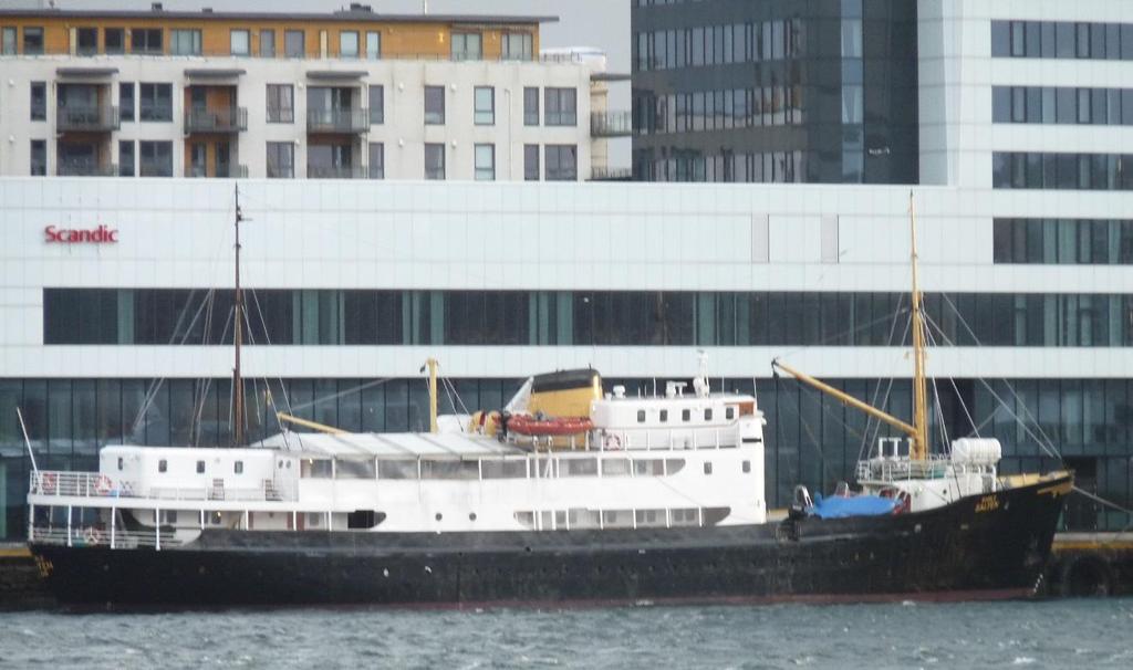 Jo Gamle Salten, en gammal avlösningsbåt i Hurtigruten som efter olika öden nu är ett musei- och hotellfartyg.