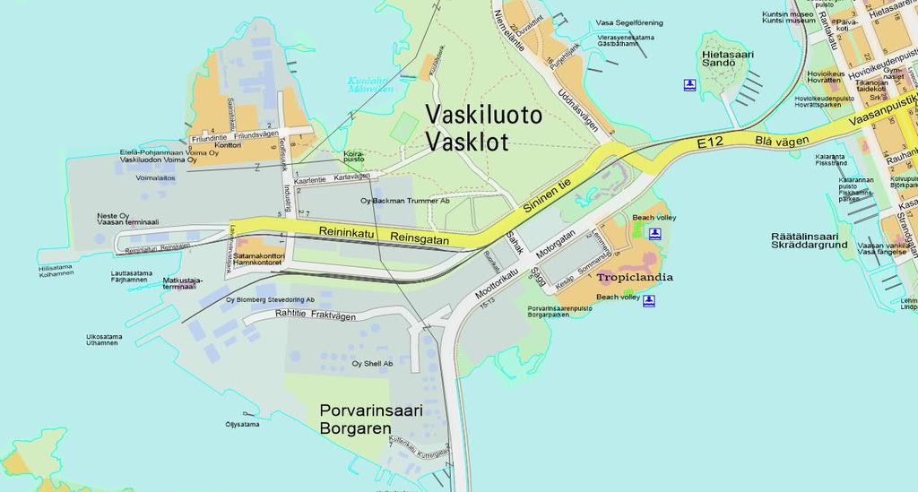Till området leder en oelektrifierad järnväg som förgrenas i två stickspår ungefär i mitten av ön. Det ena stickspåret går vid planområdets södra kant.