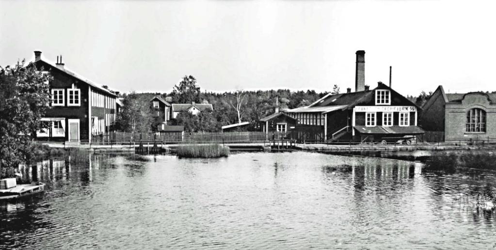 Omkring 1890 startades ytterligare en fabrik i Tranås som tillverkade pinnstolar.