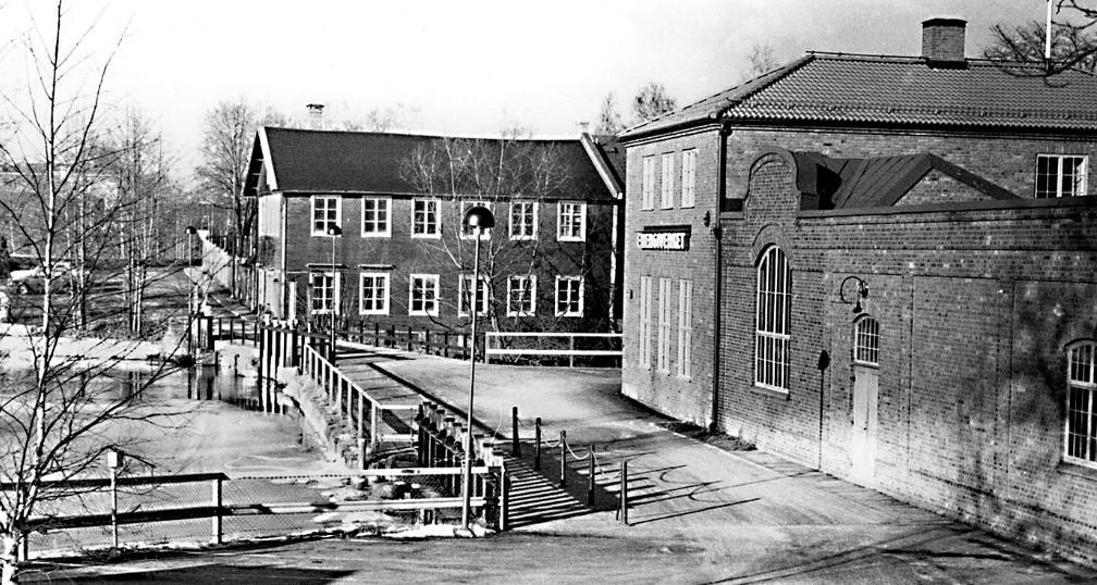 samhället. År 1905 köpte köping Tranås kvarn av Ekmarks arvingar och ett elverk byggdes där kvarnen tidigare legat och blev färdigt 1911.
