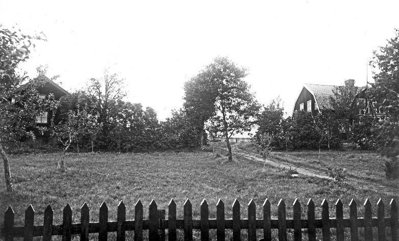 Omkring 1890 lämnade han Torpa för att slå sig ned i Tranås där han bodde i den fastighet, vid Tranås Kvarn, som han lät uppföra åt sin son, den blivande industrimannen K.G.