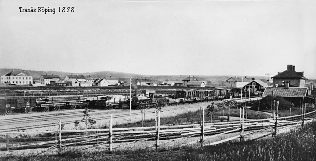 Östra stambanan blev av stor betydelse för Trans utveckling När den lilla orten Löfstad år 1974 fick en järnvägsstation, gavs den namnet Tranås, och blev stationssamhälle.