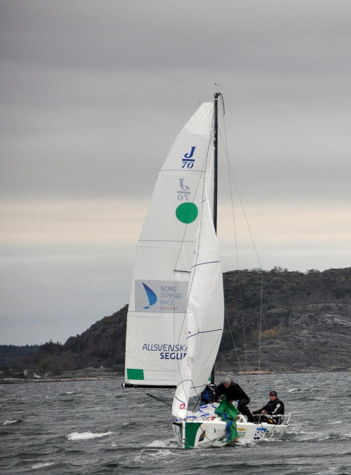satt vid rodret i Stenungsundsbåten. Regattan blev dramatiskt även på andra sätt. GKSS gjorde som sagt det mesta rätt.