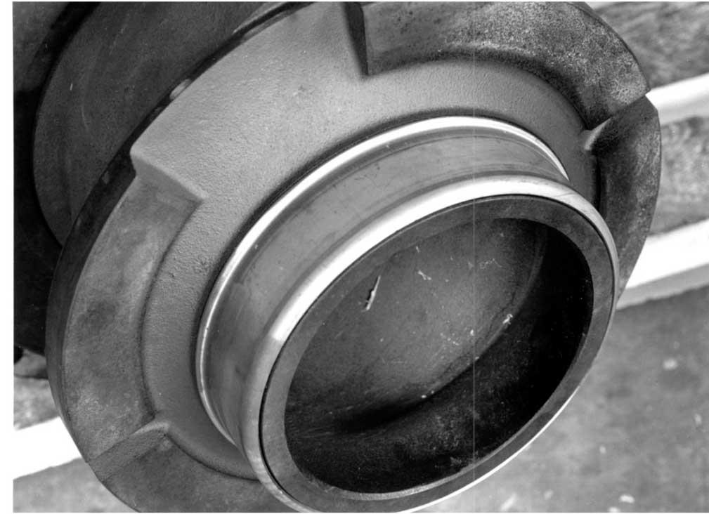 Byt pumphjulets slitring 4. Kontrollera följande innan pumphuset eller diffusorringen sätts ihop med drivenhetens gavel. Kontrollera O-ringen och sätt den på plats.