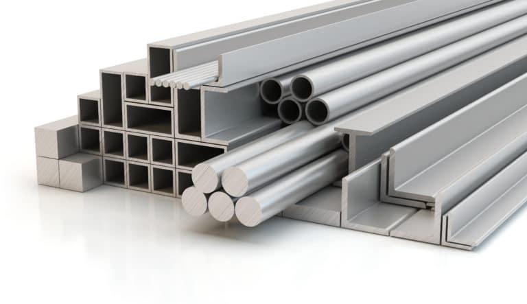 Figur 1 - Olika typer av aluminiumprofiler (alutrade u.å.) Alutrades affärsidé Alutrade är ett grossistföretag som tillhandahåller aluminium i olika former till företag inom tillverkningsindustrin.