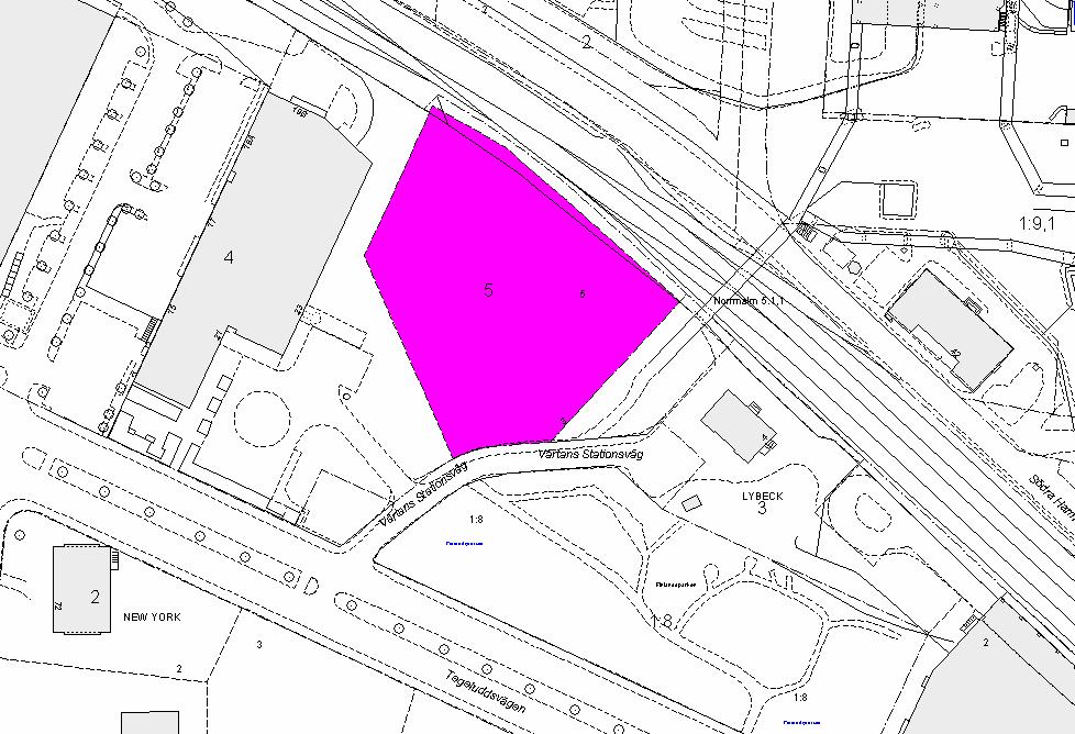 Fig. 1: Översiktskarta samt detaljkarta över det aktuella området. För området finns det en detaljplan med en byggrätt för en förskola e.dyl. som inte har utnyttjats.