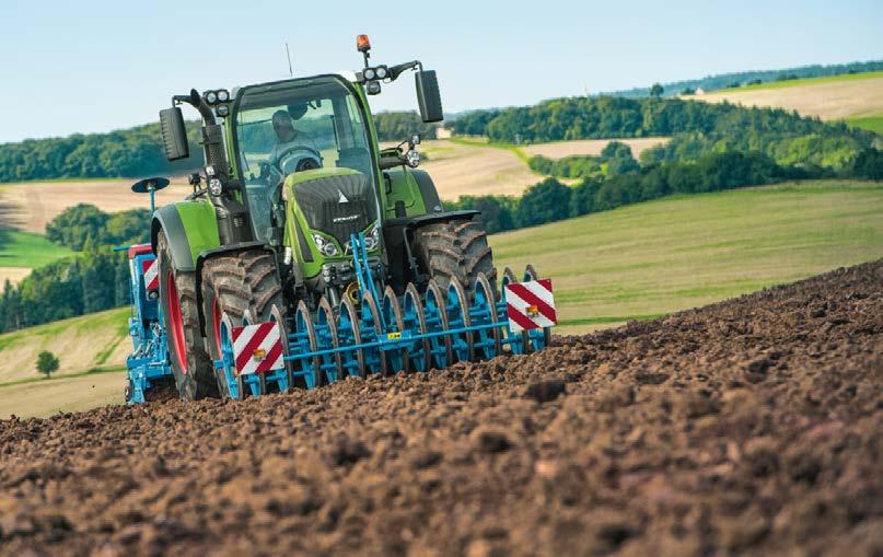 Den goda sikten genom glasytorna och den goda manövrerbarheten gör att Fendt 700 Vario passar utmärkt för frontlastningsarbete. MÅNGSIDIGHET OCH FLEXIBILITET Perfekt utrustad.