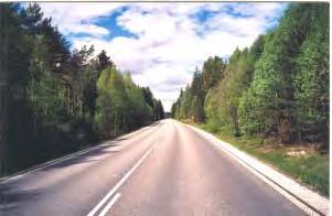 7 Sammanfattande kommentarer Försöken på väg U256 mellan Norberg och Sala utfördes en bit in i september 1999, vilket normalt är för sent på året för emulsionsmassor.
