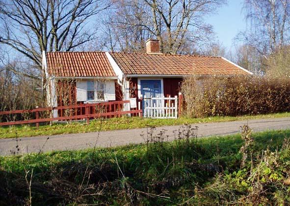 8 SÖDERGÅRDEN Torp nr Tidigare fastighetsbeteckning Backstuga 68 8:10 Morlidsvägen 8 Torpet finns på Häradsekonomisk karta 1868-77, markerat med Bs 52.