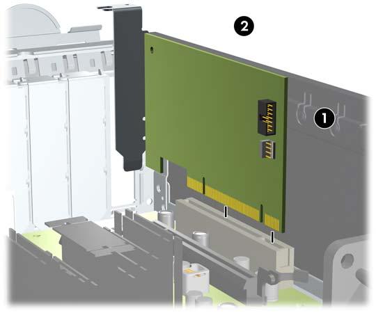 b. När du vill ta bort ett vanligt PCI-kort eller ett PCI Express x1-kort tar du tag i kortets båda ändar och vickar det försiktigt fram och tillbaka tills kontakterna släpper från sockeln.