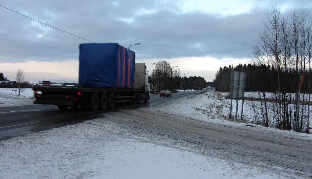 S i d a 17 Bild 21. Den livligt trafikerade Björneborgsvägen. Bild 22.