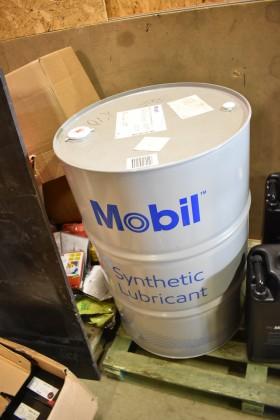 1 st fat (208 L) Mobil 1 olja 0-30 FE.