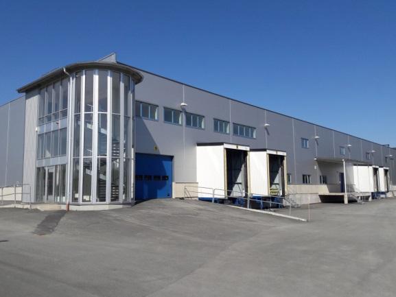 Höglands Logistik på Lagret 4 I norra delen av Lagret 4 har en lagerbyggnad uppförts som inrymmer Höglands Logistik, ett företag i transport- och logistikbranschen.