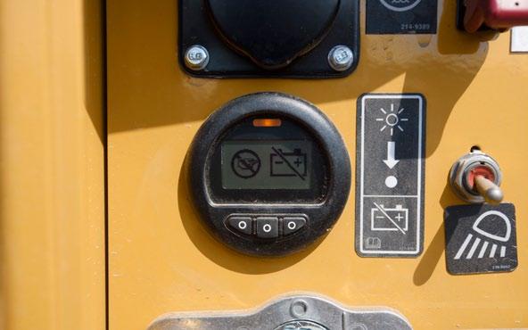 efterbehandlingslösningen. Dieselavgasvätska För selektiv katalytisk reduktion används DEF-vätska som du enkelt kan fylla på när du tankar. Vätskenivån visas med en mätare på instrumentpanelen.