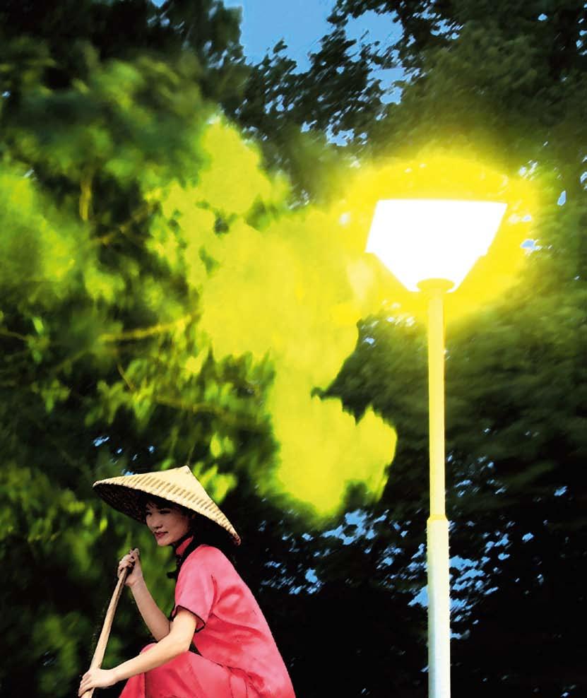 LED betyder light emitting diod. Det är en halvledardiod som vid en spänning på cirka 3,5V omvandlar elektricitet till ljus genom överföring av elektriska laddningar mellan två elektroder.