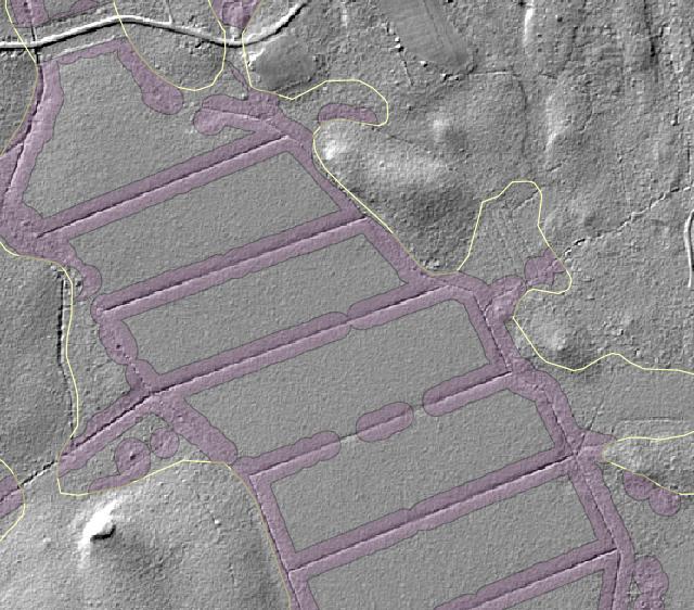 Figur 11 Exempel på underlag för bedömning av dikespåverkan. De lilaförgade ytorna representerar ett tänkt påverkansområde inom 25 meter från detekterade diken.