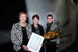 Vi är stolta över att nätverket Stöd från Finlands Kulturfond Hederspris från YWCA år 2009