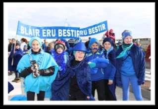 Á föstudeginum fór litaskrúðgangan fram þar sem leiðin lá niður á bryggju þar sem Ingó og veðurguðirnir héldu uppi rífandi stemmingu með brekkusöng og bryggjuballi fram eftir nóttu.