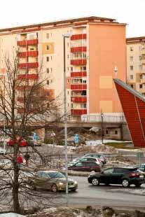 1. Blandad stadsmiljö längs Slagsta strand -- Kommunen vill utveckla området Slagsta Marina till en sjönära stadsdel med bostäder, service och marina verksamheter.