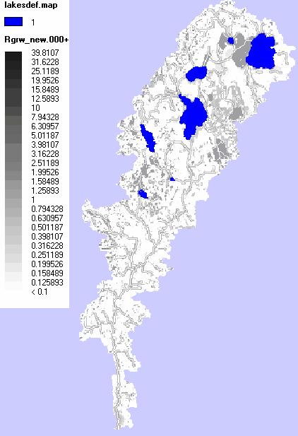 Simulerat grundvattenflöde i avrinningsområdet under en flödestopp. Skalan är logaritmerad (mm) och de blå områdena är sjöar.