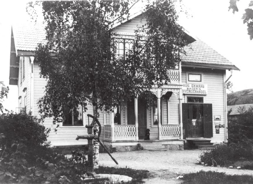 Öster 116 A, 1920-talet. Enlund, som ville förnya arbetet i logen. Einar som var målare till yrket var en duktig amatörmålare och tillverkade även vackra keramiktavlor.