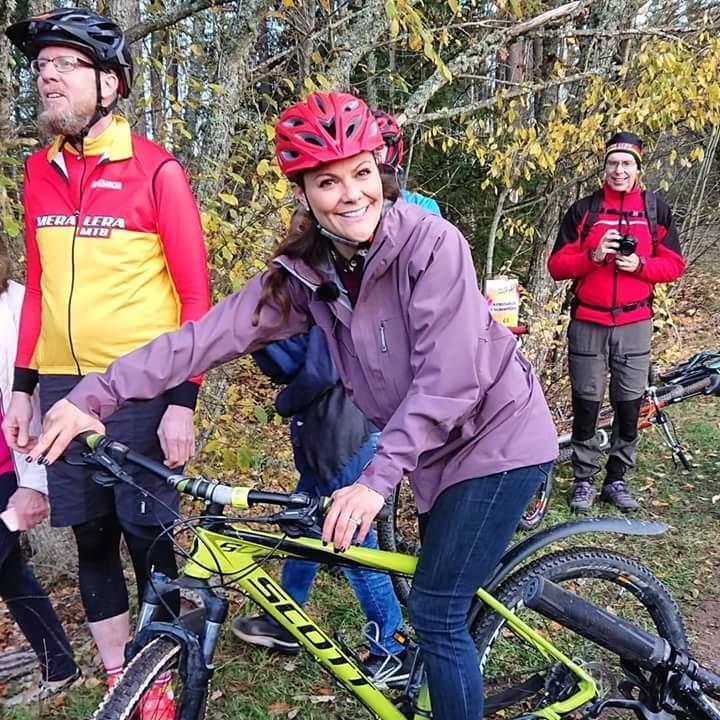 Utåtriktad verksamhet och information Mera Lera MTB hjälpte även i år till som cyklande funktionärer vid Blodomloppet i Linköping.