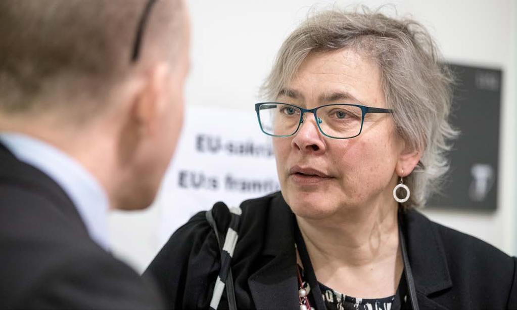 PÅVERKAN Tydligare former för påverkan För att medborgare ska kunna påverka och vara delaktiga behövs både kunskap om hur EU fungerar och välfungerade former för påverkan.