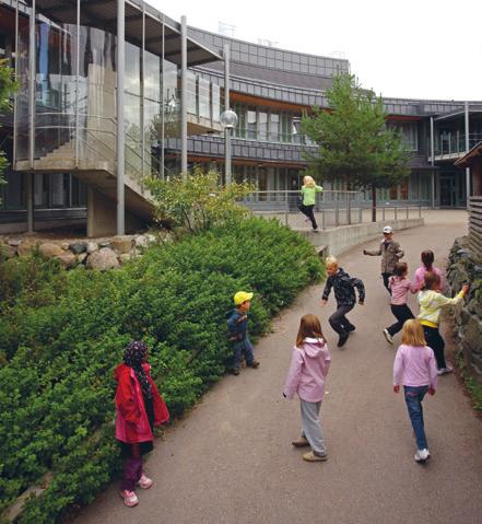 Miljöhälsa Helsingin kaupungin aineistopankki / Pertti Nisonen Leena Junnila Miljöcentralen övervakar vattenkvaliteten vid Helsingfors allmänna badstränder under