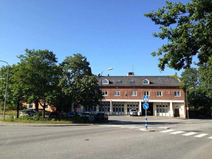Sidnr: 5 2 Befintliga förhållanden 2.1 Områdesbeskrivning Befintligt område är utbyggt på 40-talet med lamellhus och en brandstation.