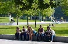 fasad. LUND C UTESERVERING Äntligen sol! Var inte vintern ovanligt lång i år?