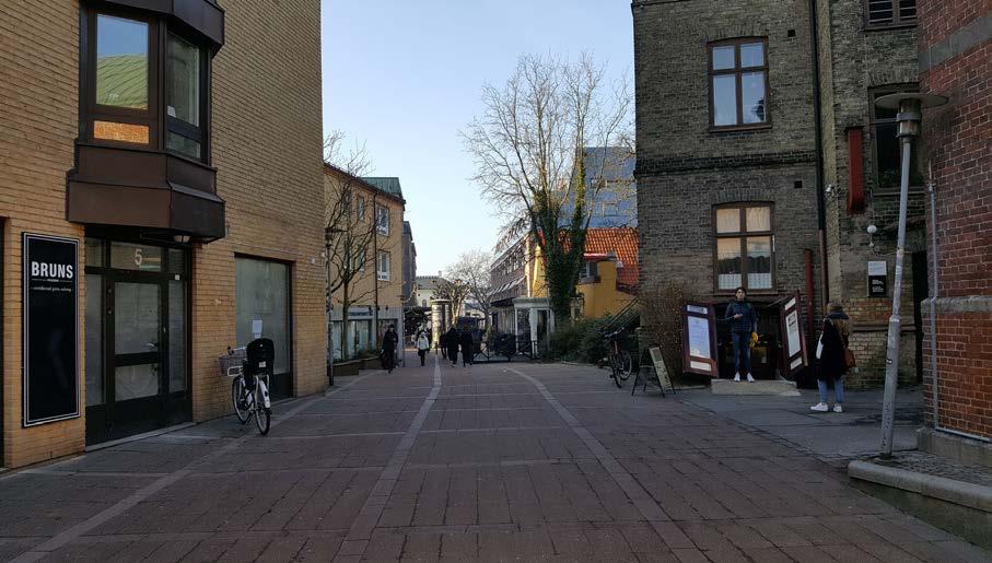 STÄRKA MELLANRUMMEN Lund C Knut den Stores torg Clemenstorget Juridicum förhåller sig till omgivande platser och stråk och hur viktiga de är för stadens helhetsstruktur.